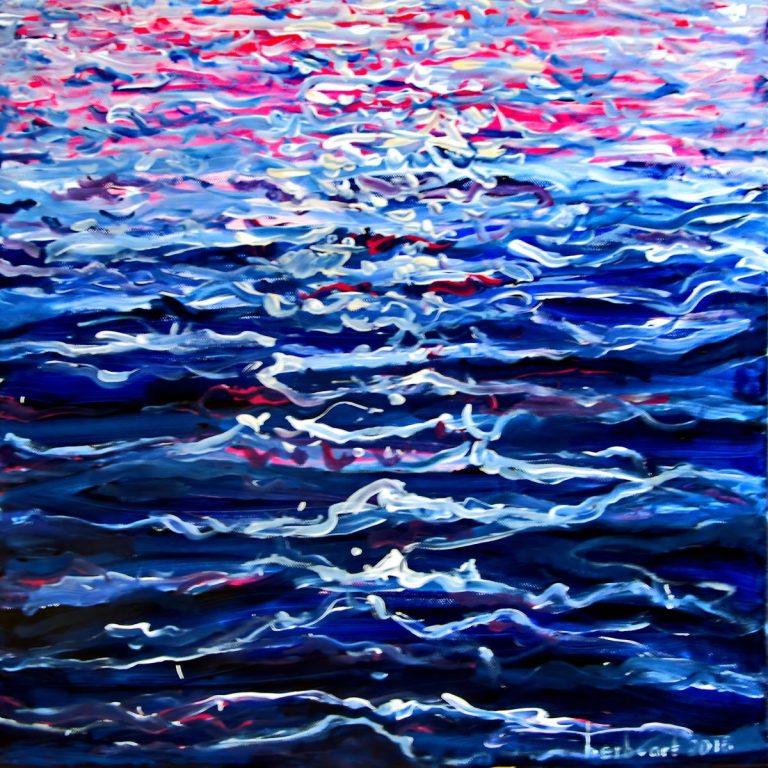 Wellen im Licht Bunte Wellenoberfläche mit Reflexionen von rosa und blauen Tönen im Wasser.