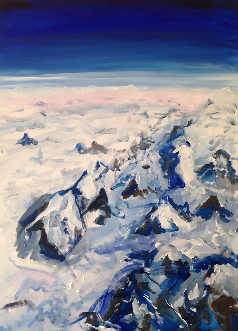 Wolke III Schneebedeckte Berge unter einem tiefblauen Himmel mit Wolken.