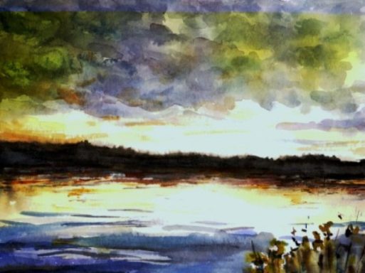 Wasserfarbenlandschaft mit Sonnenuntergang über einem ruhigen See und bewölktem Himmel.