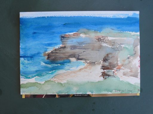 Diaz Bay Aquarellmalerei von einer Küstenlandschaft mit blauem Wasser und Felsen.