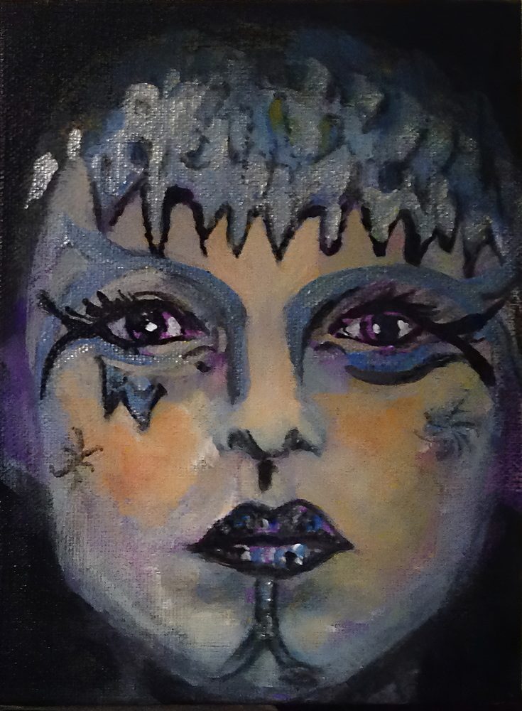 Gesicht mit auffälligem Make-up, bunten Farben und dramatischen Augen.