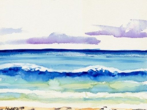 Brandung Wellen brechen sanft am Strand, unter einem Himmel mit lila Wolken.