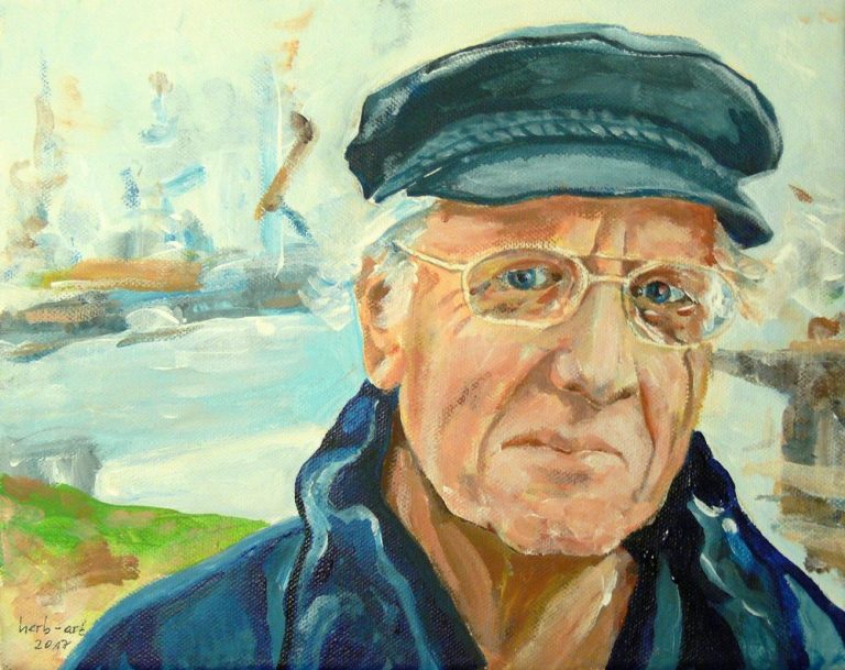 Porträt eines älteren Mannes mit einer Mütze und Brille, ernster Gesichtsausdruck.