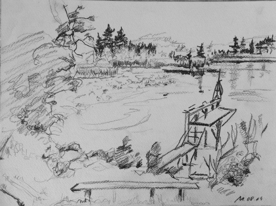 Am Meisinger See Eine Schwarz-Weiß-Zeichnung eines Sees mit Menschen auf einem Steg und umgebender Natur.