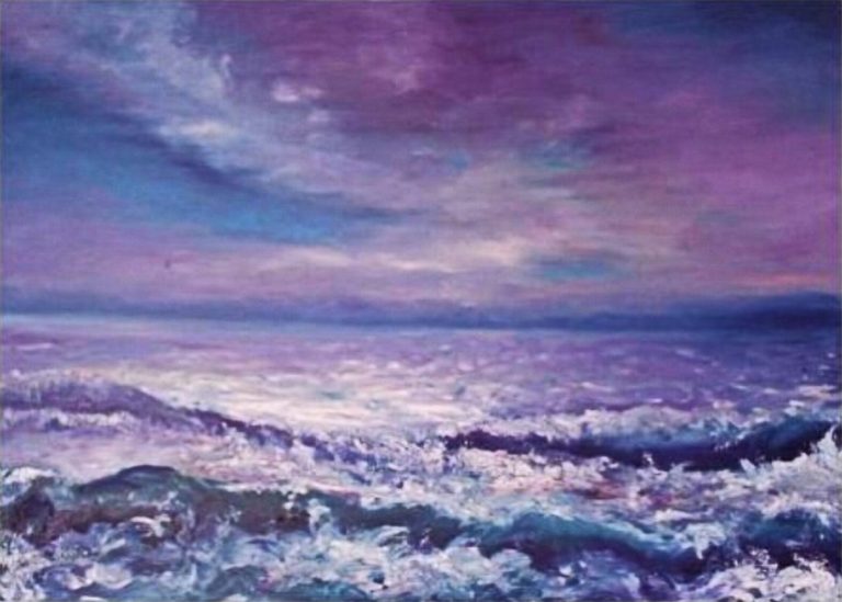 Spätes Licht am Atlantik in Cape Town Ein sanfter Übergang von lila und blau im Himmel über ruhigem Wasser.