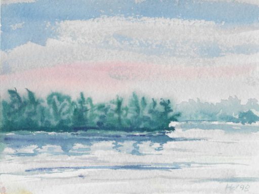 Canada 05 Himmel mit sanften Wolken über ruhigem Wasser und einer grünen Uferlandschaft.